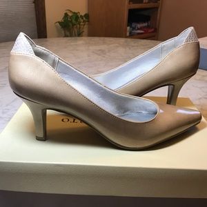 NEW Franco Sarto pointed toe 2” heel